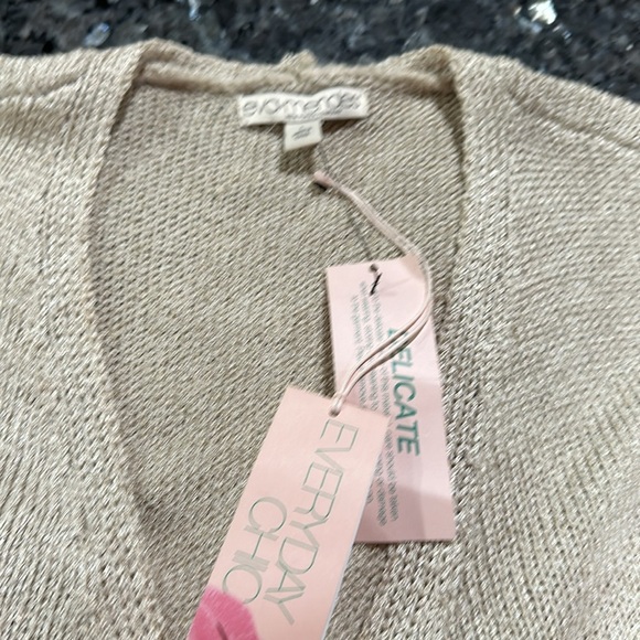 Eva Mendes New York and Company Beige knitted bottoms sets - Picture 15 of 16